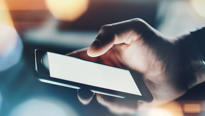 bezopasnaya utilizatsiya staryh mobilnyh telefonov zaschita dannyh i okruzhayuschey sredy