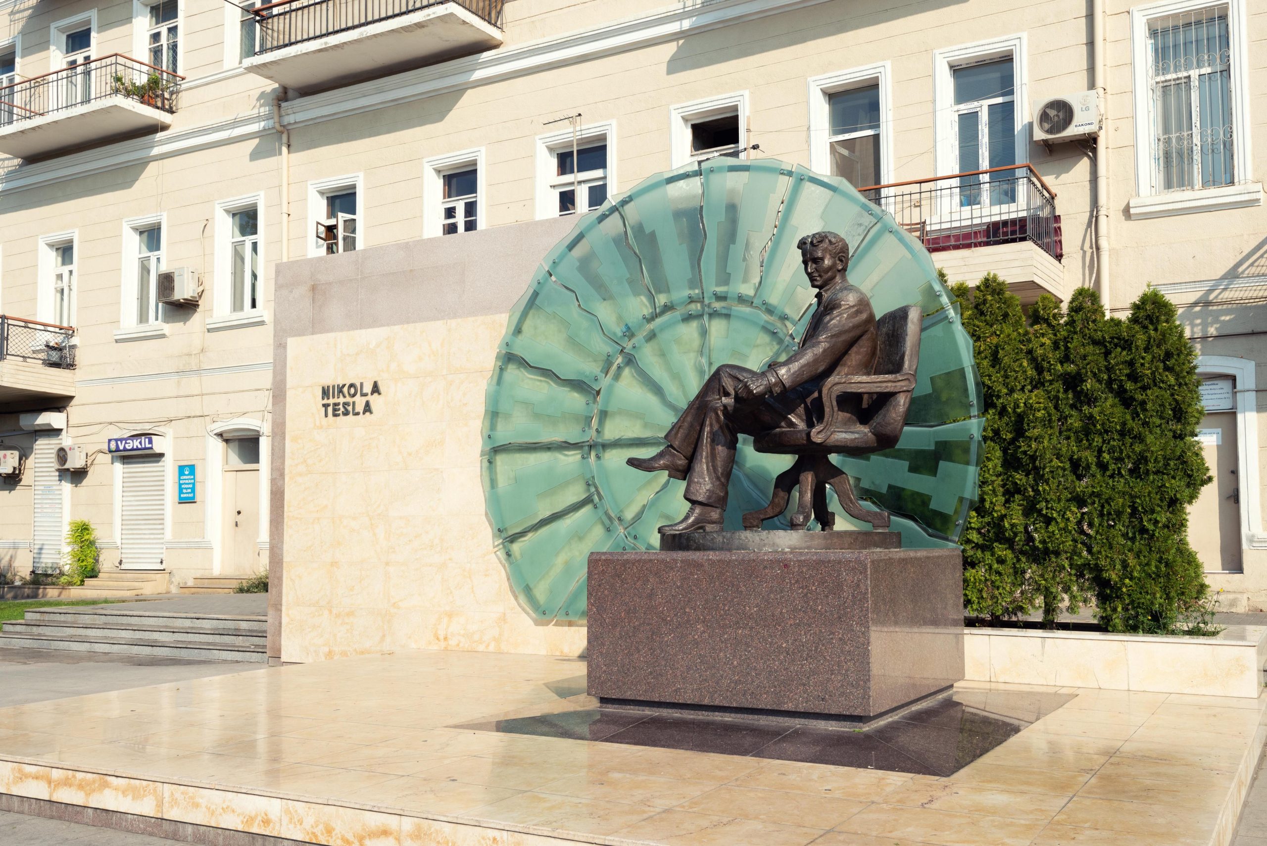 rol nikola tesly v sozdanii sistem besprovodnoy peredachi energii scaled
