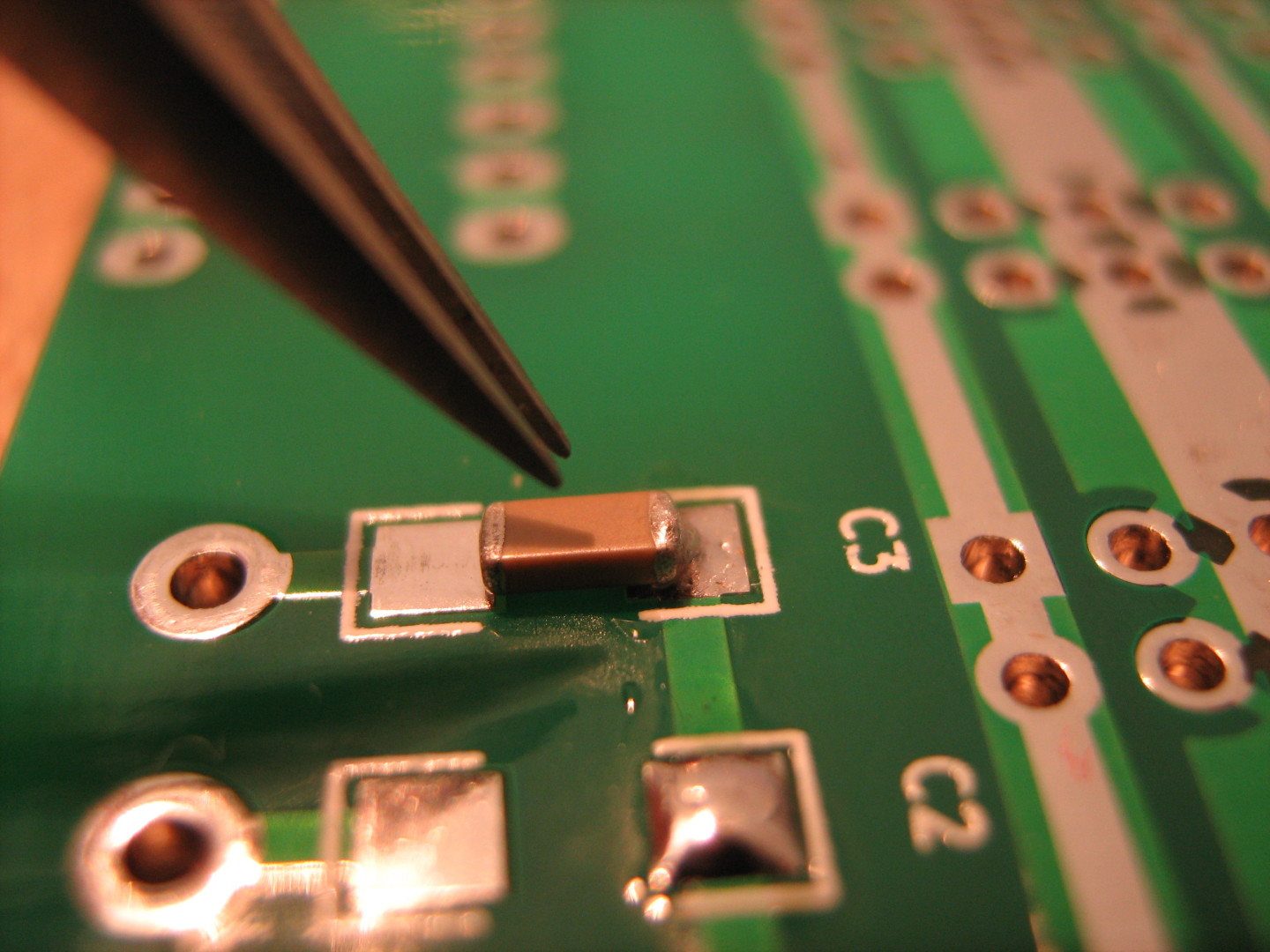vliyanie miniatyurizatsii smd komponentov na nadyozhnost elektronnyh ustroystv